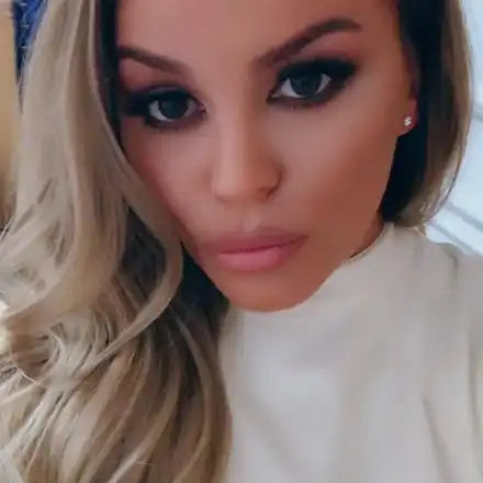 Десислава си клъцна носа след раждането, пази го в тайна над година