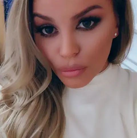 Десислава си клъцна носа след раждането, пази го в тайна над година