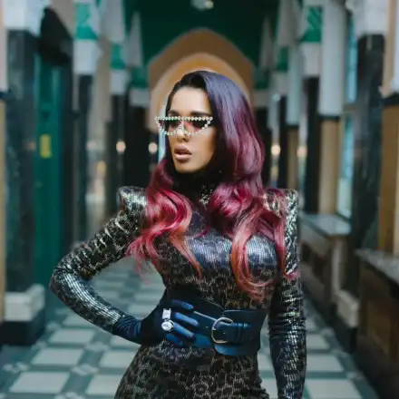 Диона закъса със зрението (Рапърката си докара проблем от глупост)