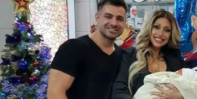 Джулиана Гани учи бебето на немски