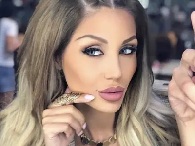 Джулката бясна заради стари снимки (Вижте ги по-долу)