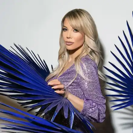 Емилия става влогърка