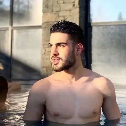 Емрах Стораро по стъпките на Андреа (Малкият син на Тони Стораро стана за смях с фотошоп)