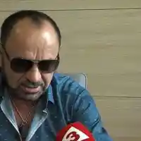 Фен нападна Миле Китич заради неизпълнен поздрав (Агресивният мъж го събори от сцената)