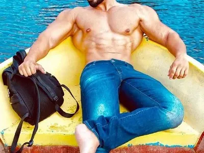 Фики не спира да яде и дебелее, за щастие натрупа кила и на крачетата си