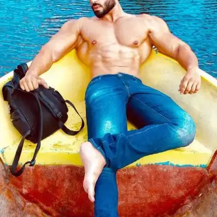 Фики не спира да яде и дебелее, за щастие натрупа кила и на крачетата си