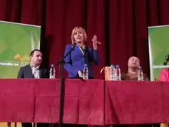 Габровските шеги на Мая Манолова или как Спасителката стана за смях и в Севлиево