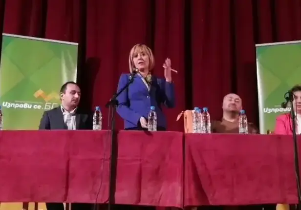 Габровските шеги на Мая Манолова или как Спасителката стана за смях и в Севлиево