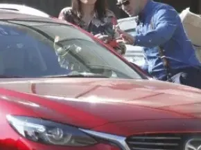 Гъзария: Сашо Кадиев задръсти цяла улица заради тузарската си мазда