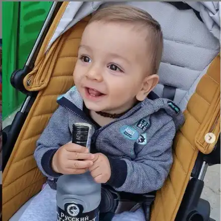 И детето на Петканови с алкохол в ръка