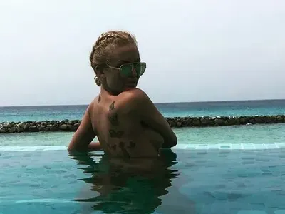 Яна Димитрова се пусна топлес (Снимка в галерията)