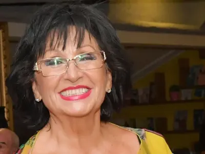 Йорданка Христова с 2 прислужници вкъщи