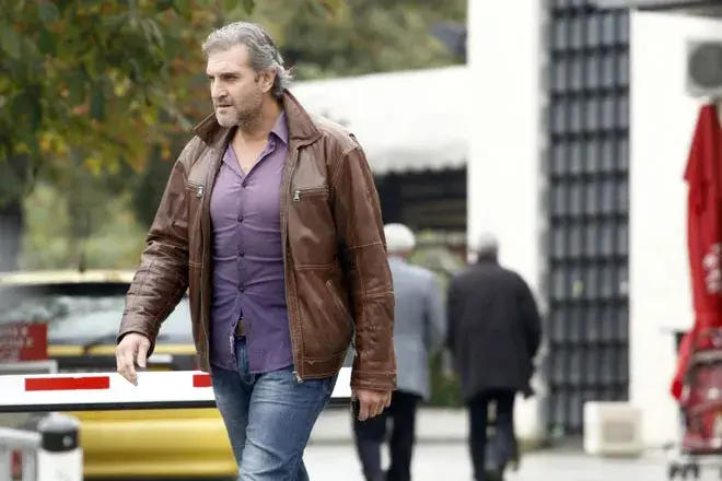 Юлиан Константинов изяде цял бюфет