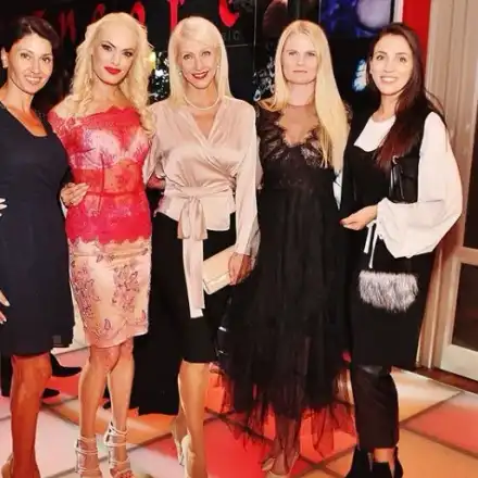 Ива Екимова по сутиен на светско събитие