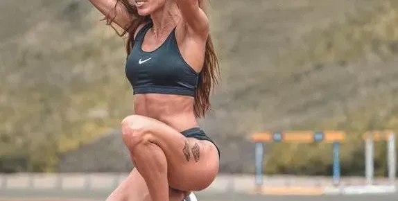 Ивет Лалова показа уникални крака в Дубай