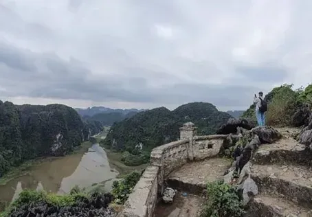 Калин Врачански посрещна празниците във Виетнам (Фото)
