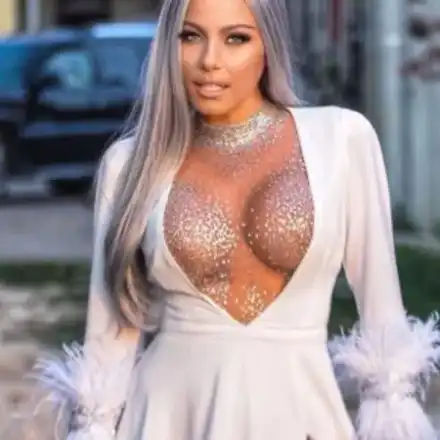 Камелия пак пръска сексапил