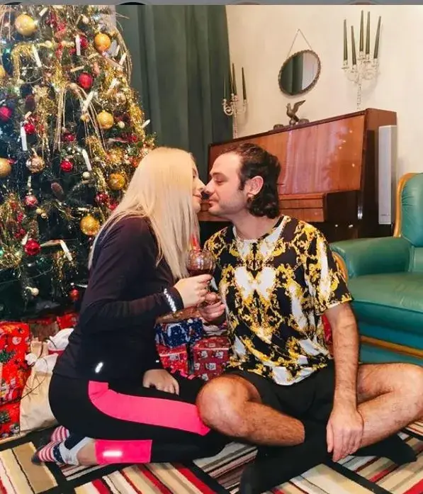 Камелия върти любов по анцуг