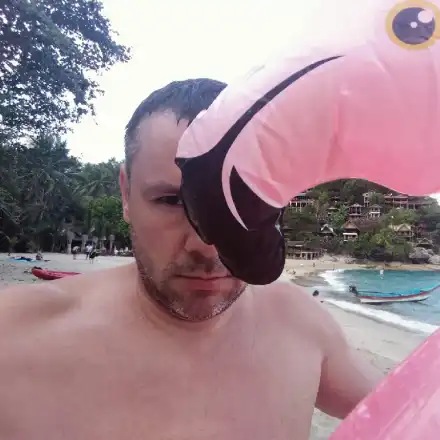 Като истинска КИФЛА! Ицо Хазарта с розово фламинго