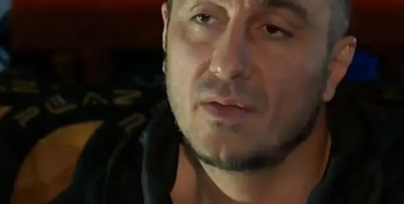 Коцето в ужас от камикадзе в самолета си