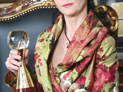 Лорд Евгени Минчев отсече: Николета може да е като булката на принц Уилям, Диона - близка и далечна от Мадона, Салма с коси и визия като Джалма и още…  + снимки