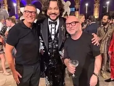 Лорд Евгени Минчев с уникални модни коментари: Ивана в сходство с Мотли Крю, зелена салата по Доли Партън, Киркоров извисява ръст между Долче и Габана и още… + снимки