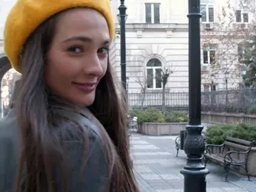 Лорина Камбурова се прави на рускина, говори като московчанка