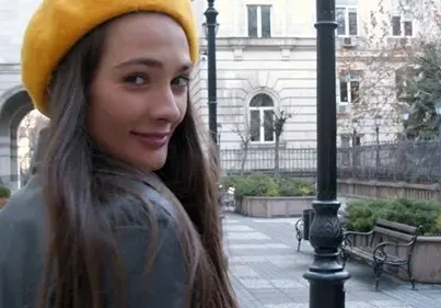 Лорина Камбурова се прави на рускина, говори като московчанка
