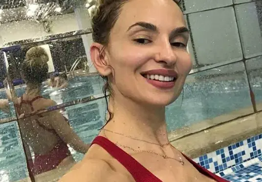 Малина не се бои да се показва без грим (Вижте я натурална - Фото)