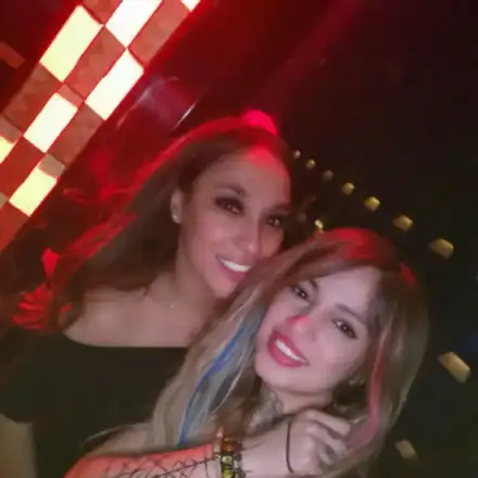 Марешка  захвърли патериците и хукна по дискотеки след катастрофата