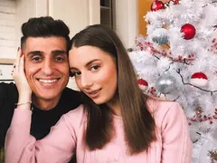 Михаела Маринова крие годеж в Париж (+ СНИМКА на пръстена)