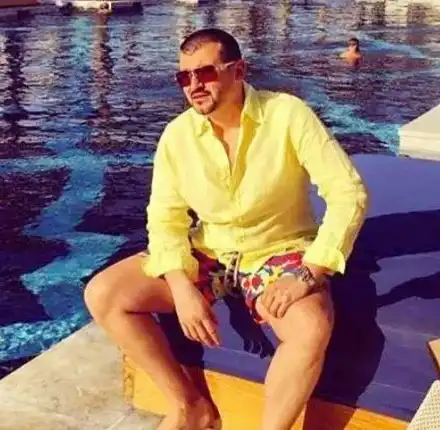 Министерският син Калоян Арсенов плаща на полицаи да гонят мерцедеса му за 400 бона с каталясалите си патрулки (Шокиращи разкрития + СНИМКИ)