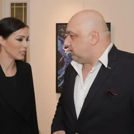 Напук на слуховете: Виктория Петрова още е с министъра!