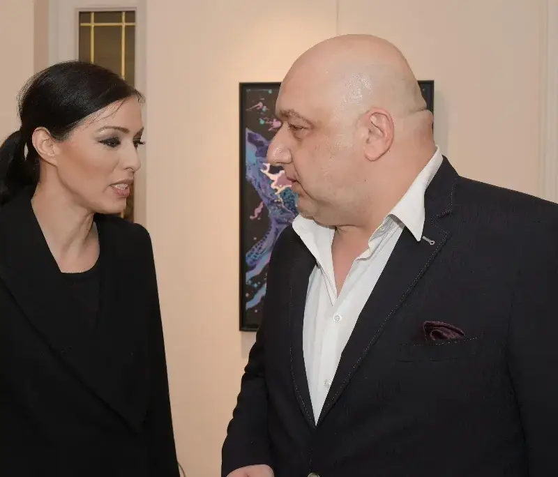 Напук на слуховете: Виктория Петрова още е с министъра!