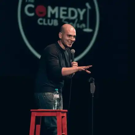 Наследникът на Слави - по-добър него. Додо сам си измисля смешките, изнесъл е стотици шоупрограми и още...