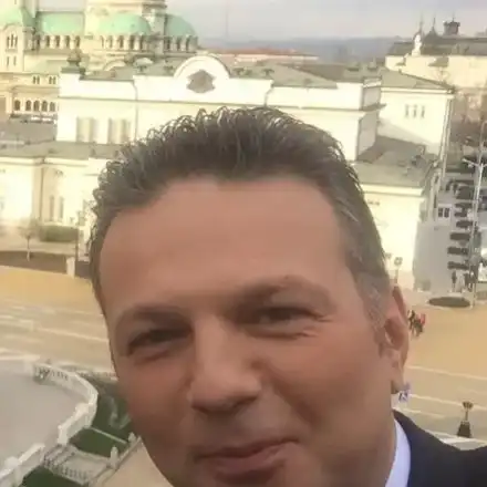 Ники Дойнов оплешивя   