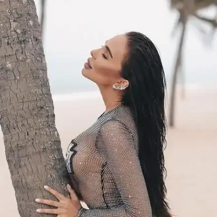 Николета Лозанова разходи новия си силикон до Виетнам (Горещи снимки с Ники М.)