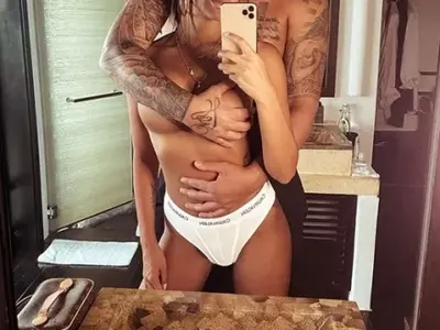 Николета Лозанова разходи новия си силикон до Виетнам (Горещи снимки с Ники М.)