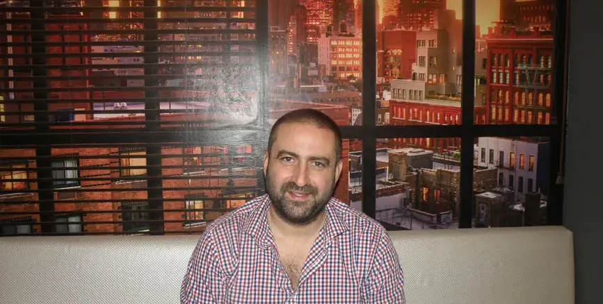 Рапърът Енчев забегна в Разград, върти пици инкогнито