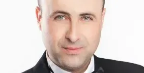 Руслан Мъйнов отказва роли (Театралната система е остаряла, твърди актьорът)