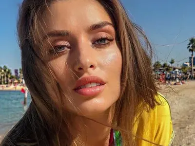 Саня Борисова посрещна празниците на плажа