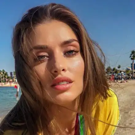 Саня Борисова посрещна празниците на плажа