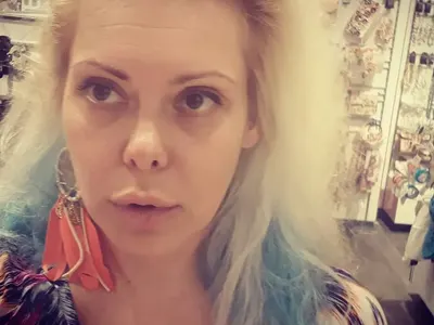 Съседка плаши Вулева със „Съдебен спор”, откраднала й компотите! Целият блок на устатата тв водеща пропищял от нея