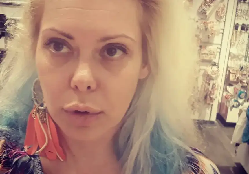 Съседка плаши Вулева със „Съдебен спор”, откраднала й компотите! Целият блок на устатата тв водеща пропищял от нея