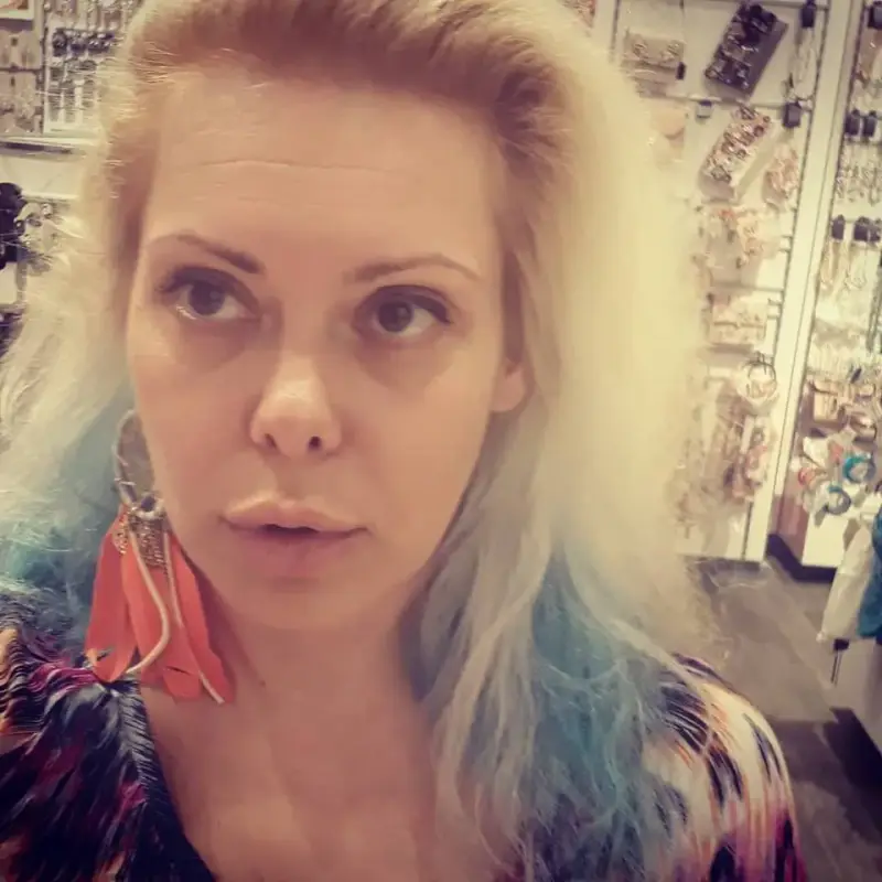 Съседка плаши Вулева със „Съдебен спор”, откраднала й компотите! Целият блок на устатата тв водеща пропищял от нея