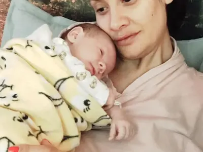 Щерката на Мариана Попова и Плачков става пианистка