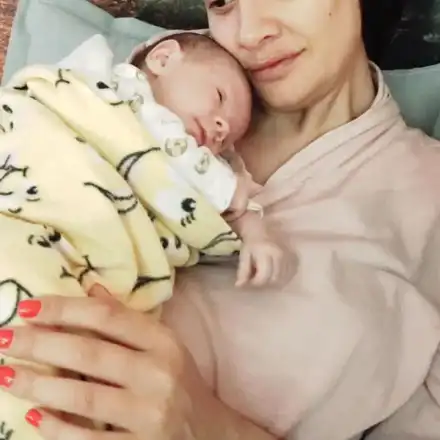 Щерката на Мариана Попова и Плачков става пианистка