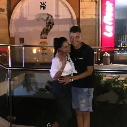 Щерката на Ванко 1 би шута на футболиста