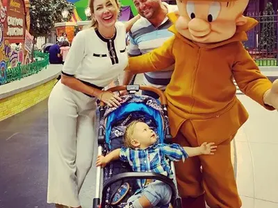 Синът на Антония Петрова с няколко партита за РД в Дубай (Снимки)