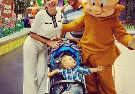 Синът на Антония Петрова с няколко партита за РД в Дубай (Снимки)